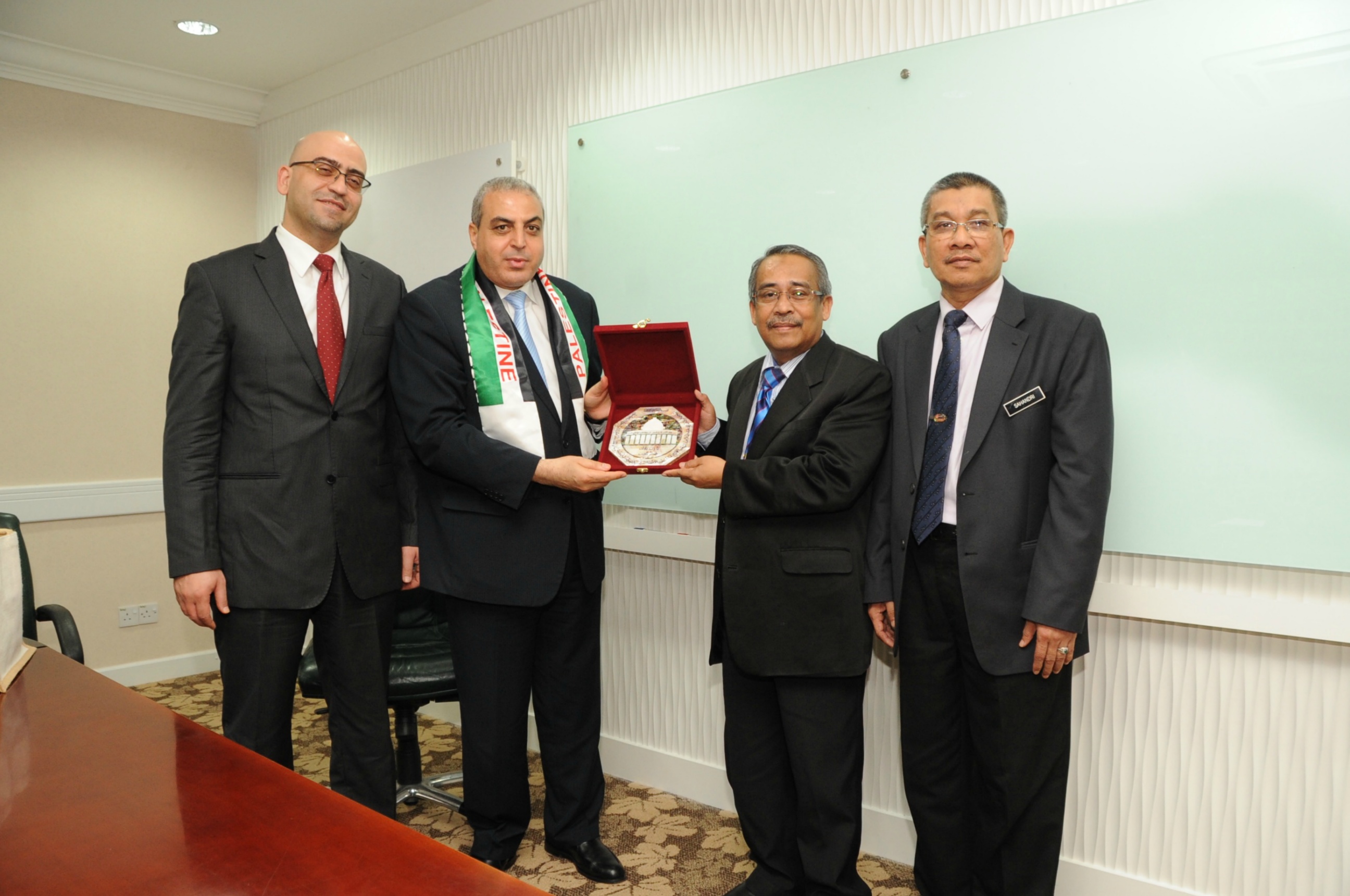 PRO 16 3 PALESTINEHAS 7709